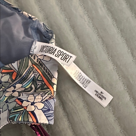 Victoria’s Secret Sports Bra Set - Picture 3 of 4